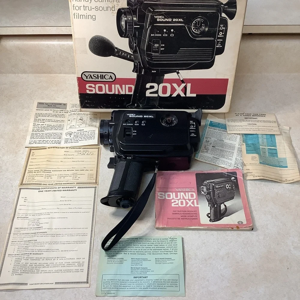 Vintage Yashica SOUND 20XL Super 8 Movie Camera w/ Manual / Very Clean, Untested
